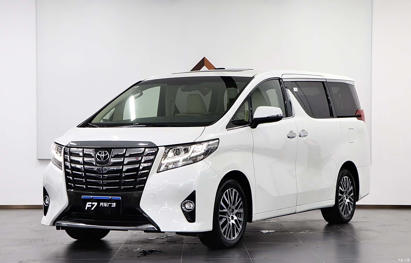 Toyota Alphard, 2017 1