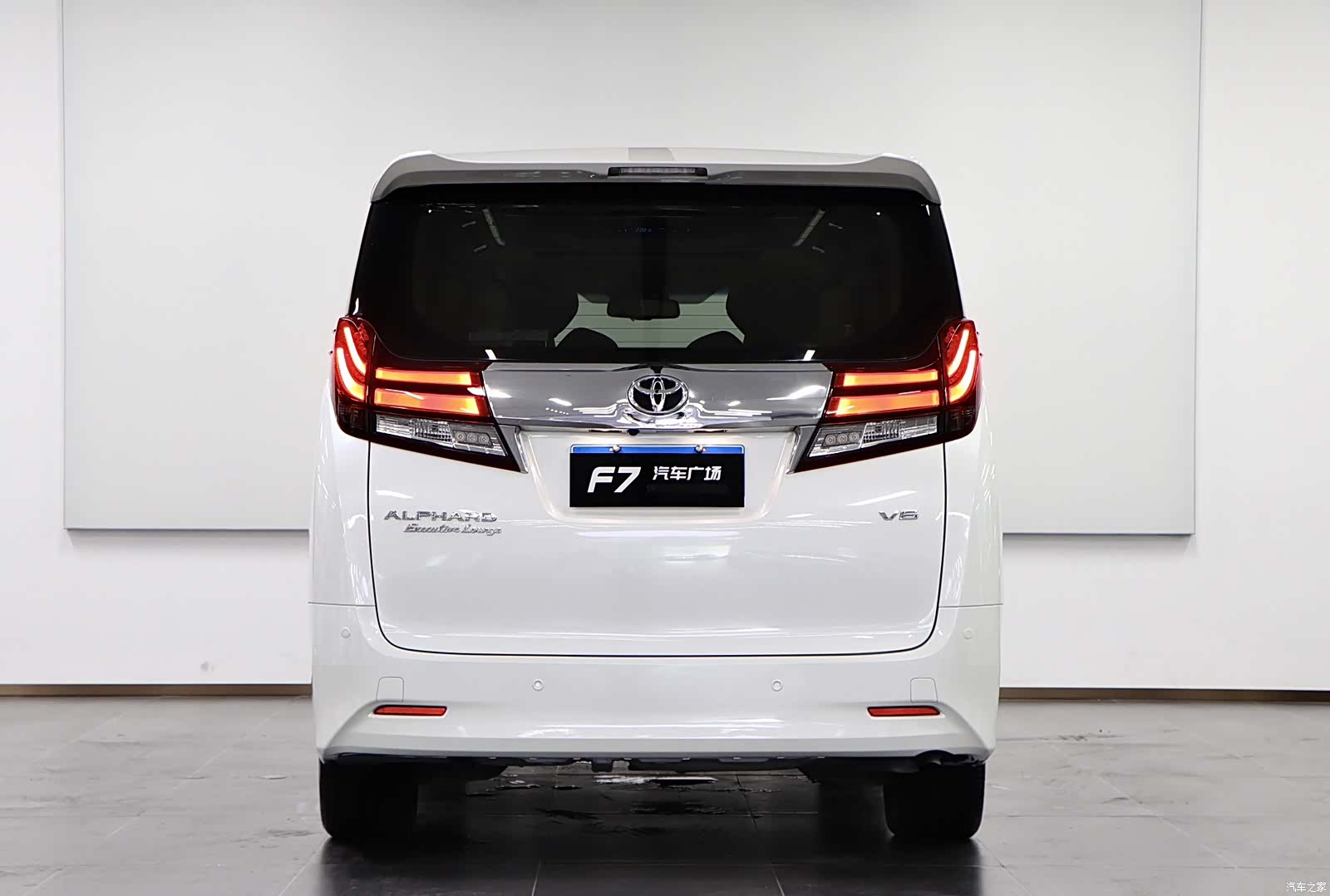 Toyota Alphard, 2017 все фото