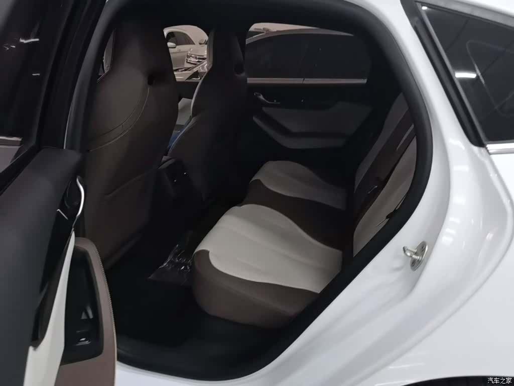 BYD Qin, 2023 13