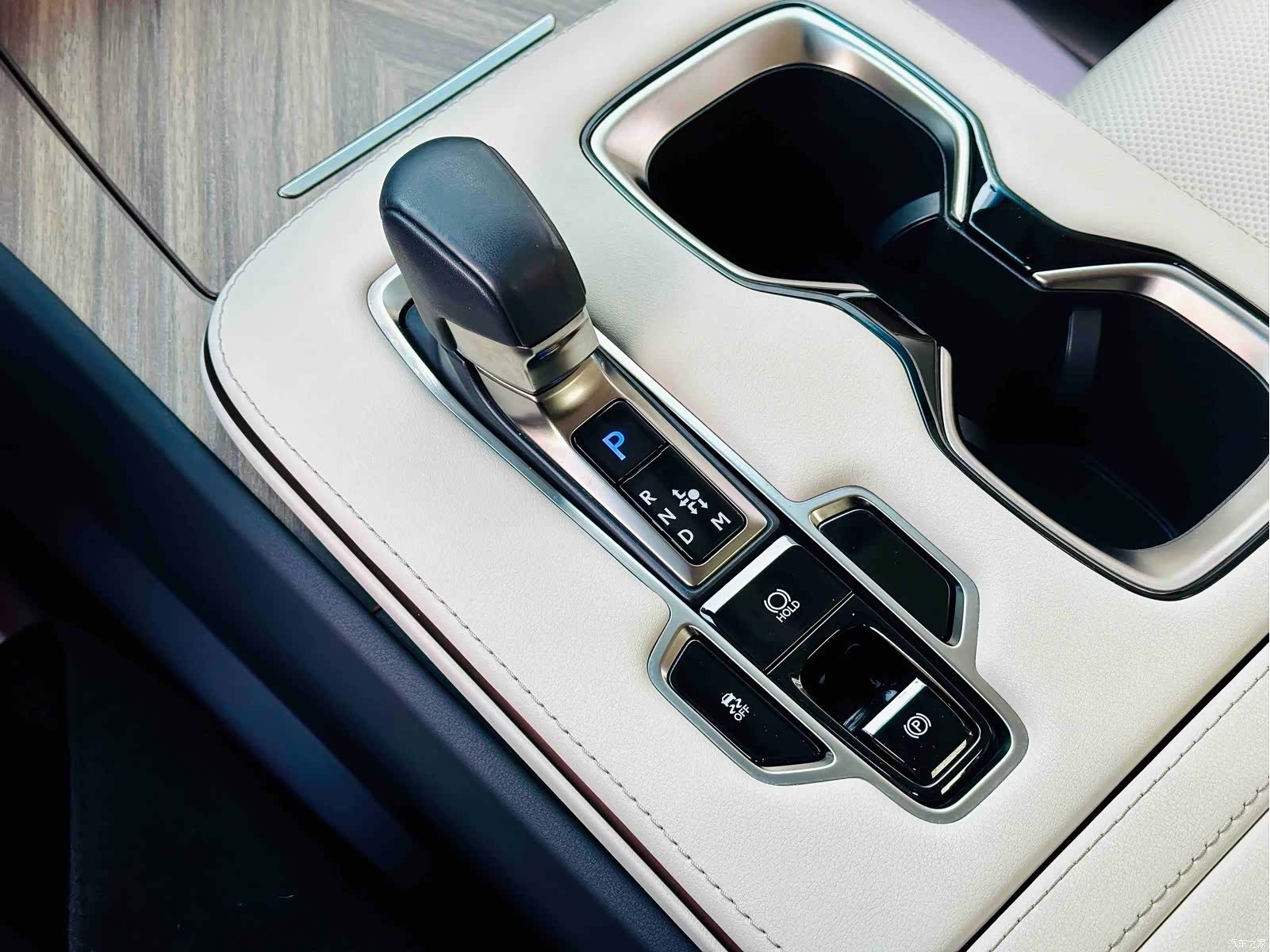 Lexus LM, 2024 10
