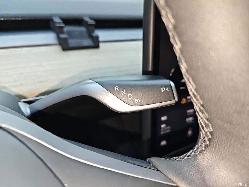 Tesla Model Y, 2023 14
