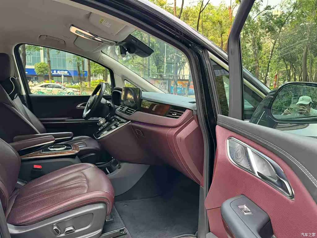 Hongqi HQ9, 2022 8