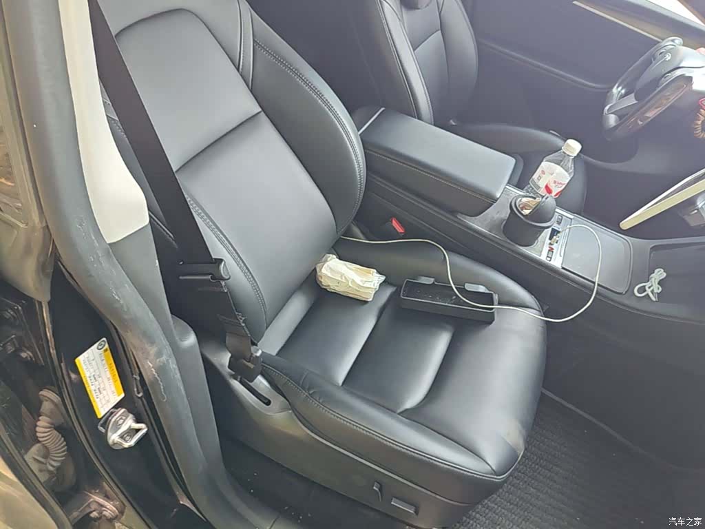 Tesla Model Y, 2023 25