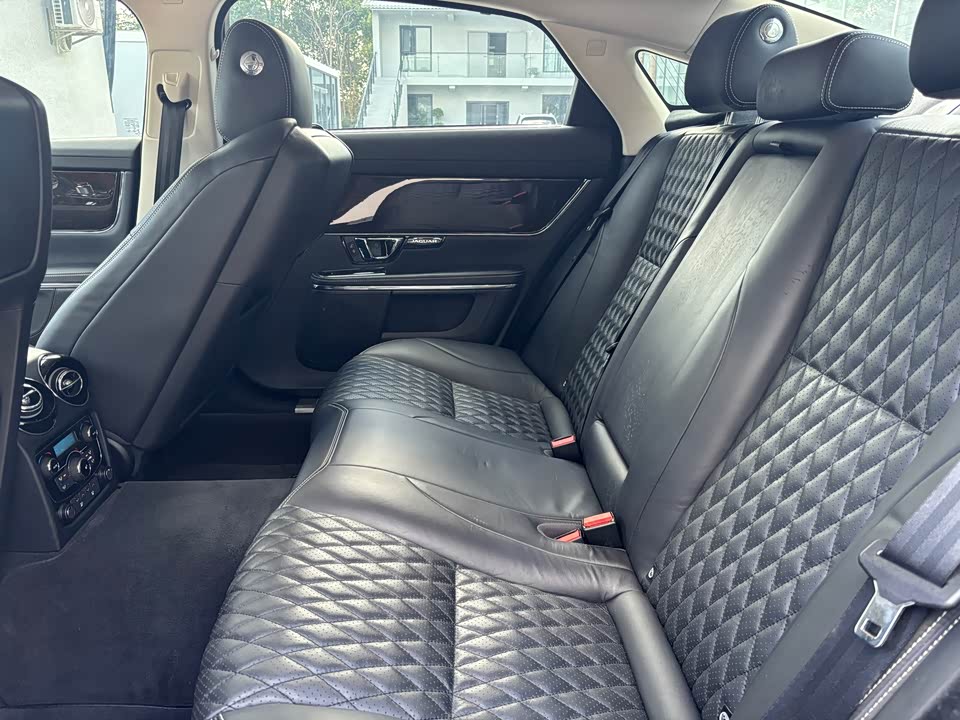 Jaguar XJ