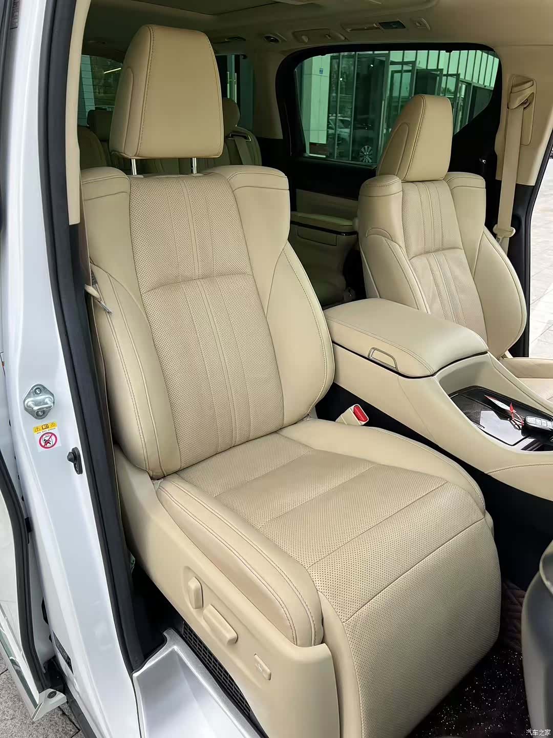 Toyota Alphard, 2019 4