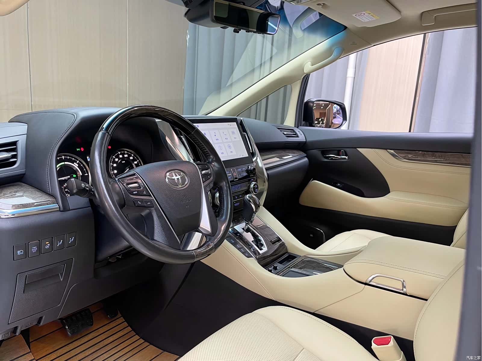 Toyota Alphard, 2021 4