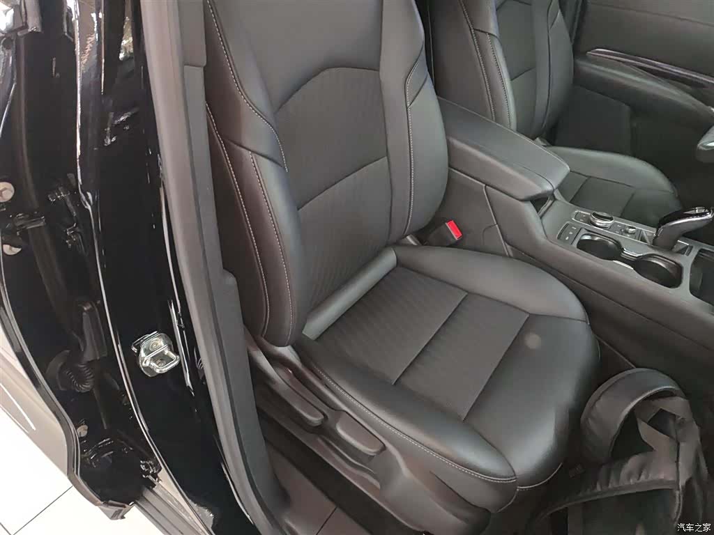Cadillac XT4, 2023 25
