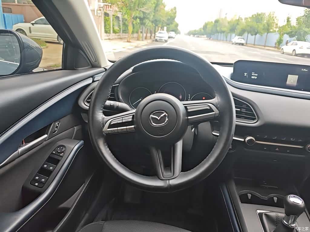 Mazda CX-30, 2025 11