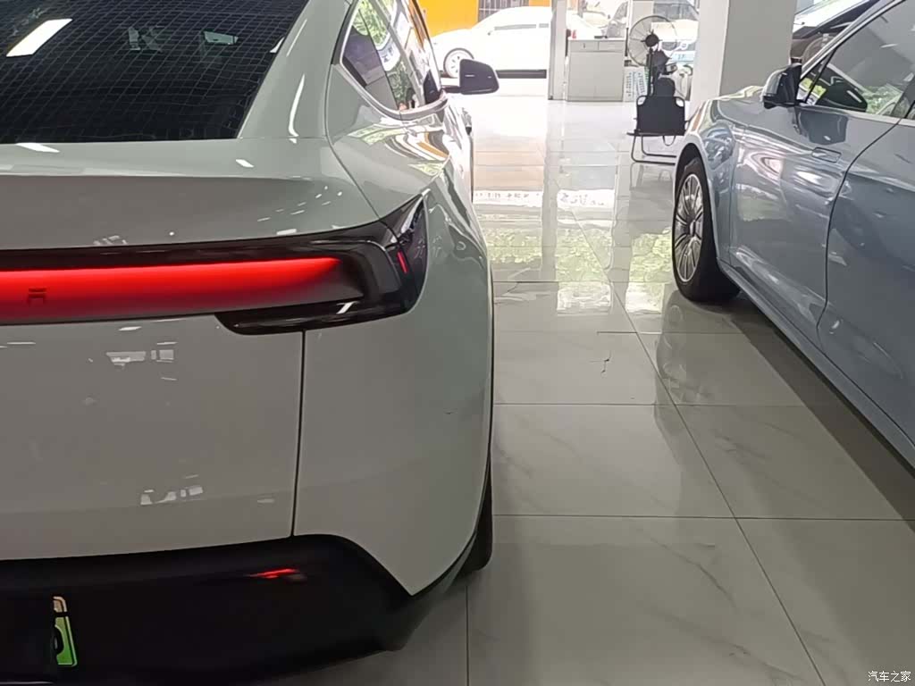 Tesla Model Y, 2025 8