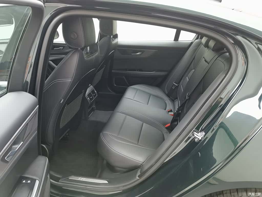 Land Rover XEL, 2022 15