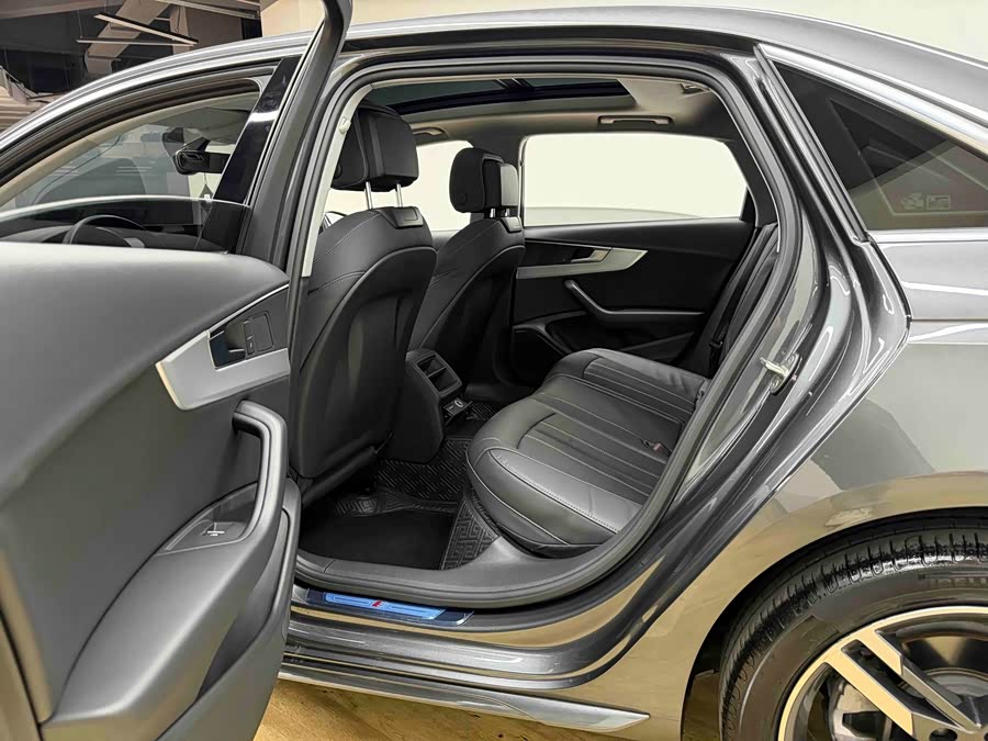 Audi A4L 2022, фото 15
