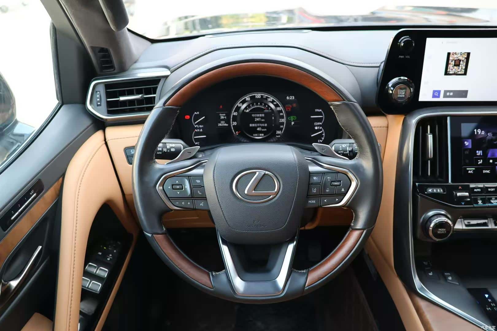 Lexus LX, 2025 14