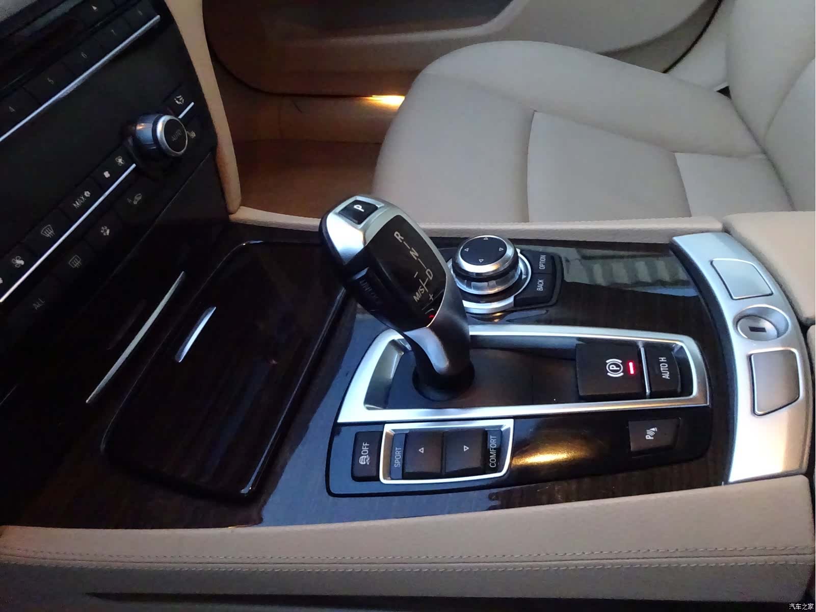 BMW 7 Series, 2011 23