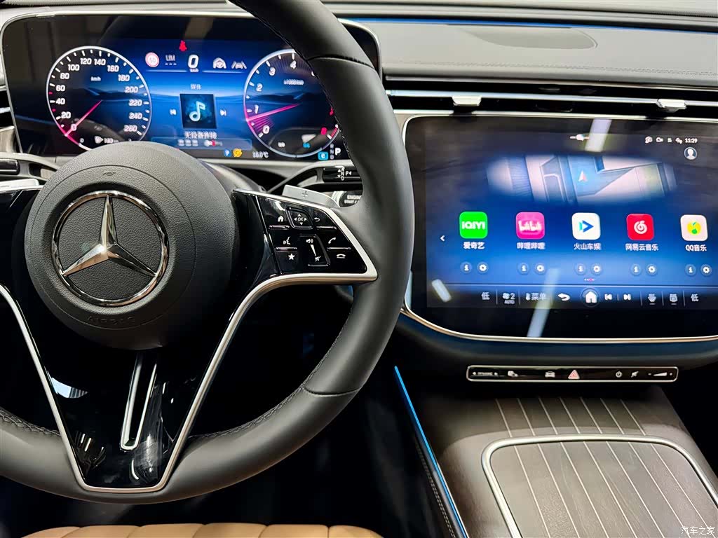 Mercedes-Benz E-Class, 2025 23