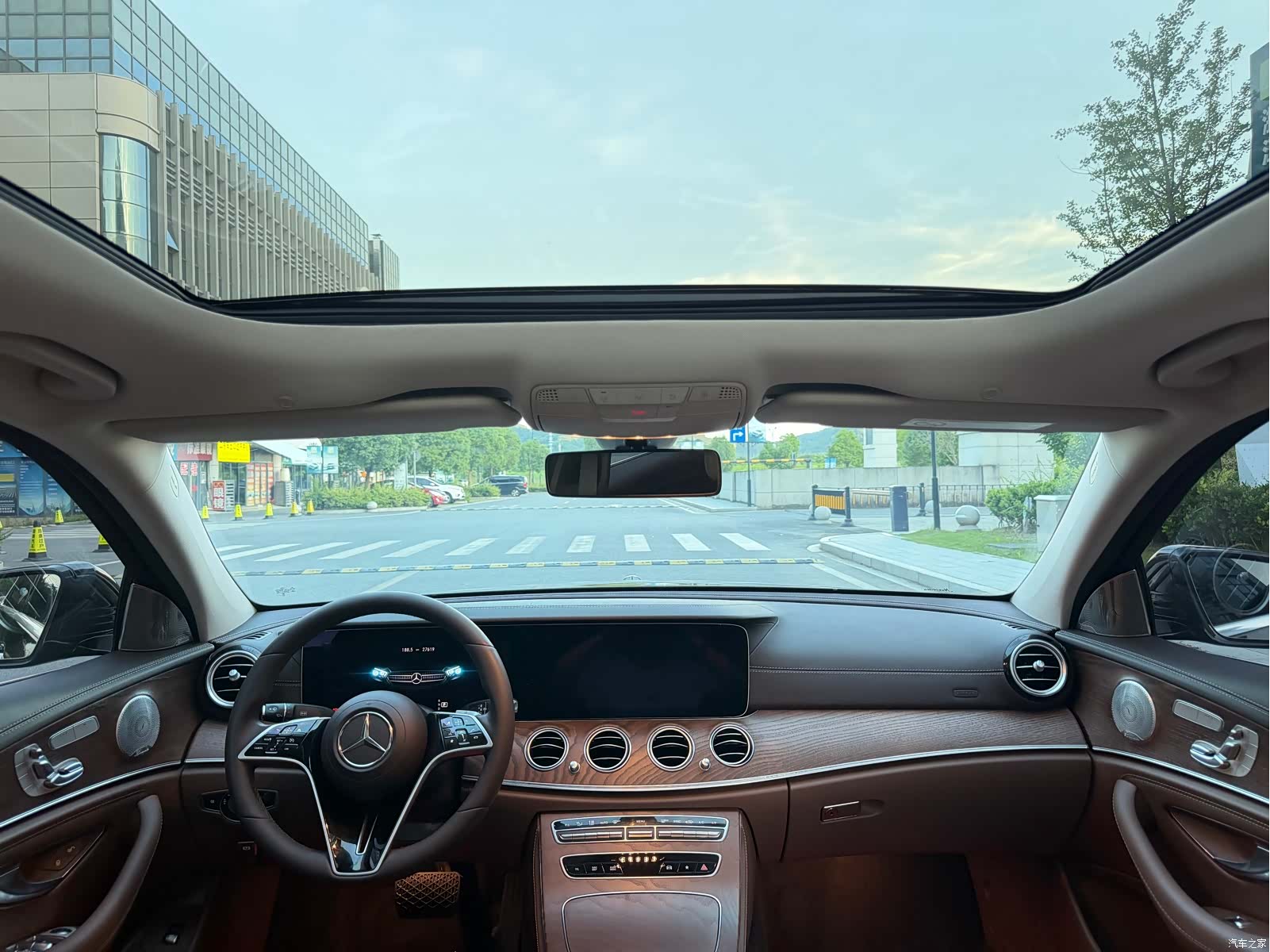 Mercedes-Benz E-Class, 2023 13