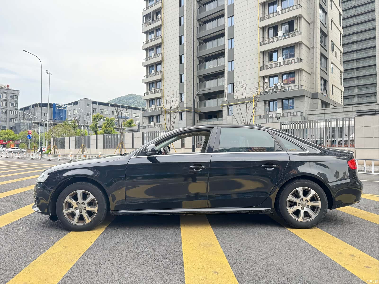 Audi A4L, 2011 4