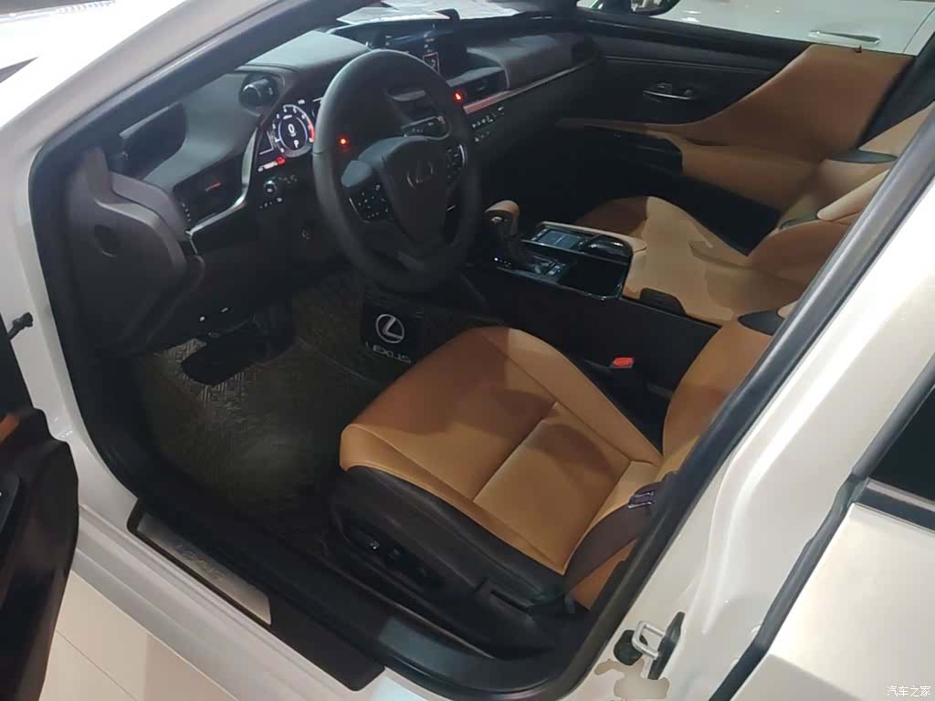 Lexus ES, 2019 16