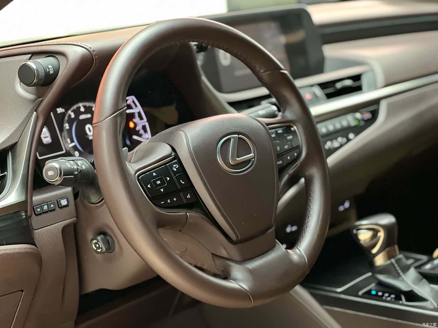 Lexus ES, 2019 7