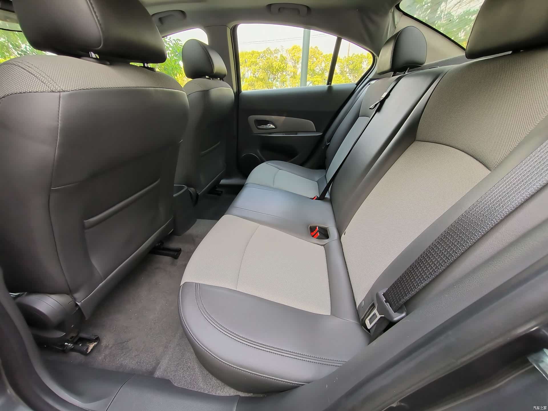 Chevrolet SE, 2011 6