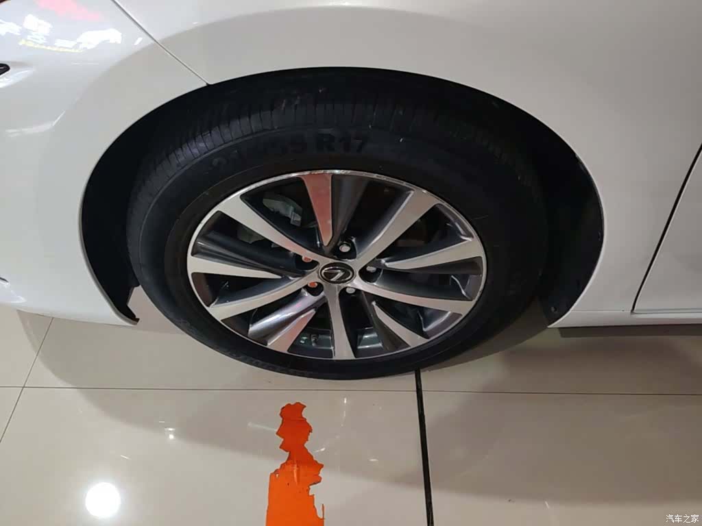 Lexus ES, 2019 23