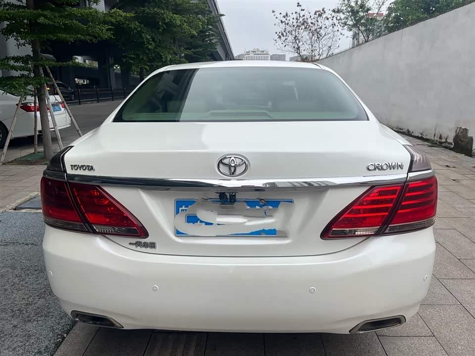Toyota crown
