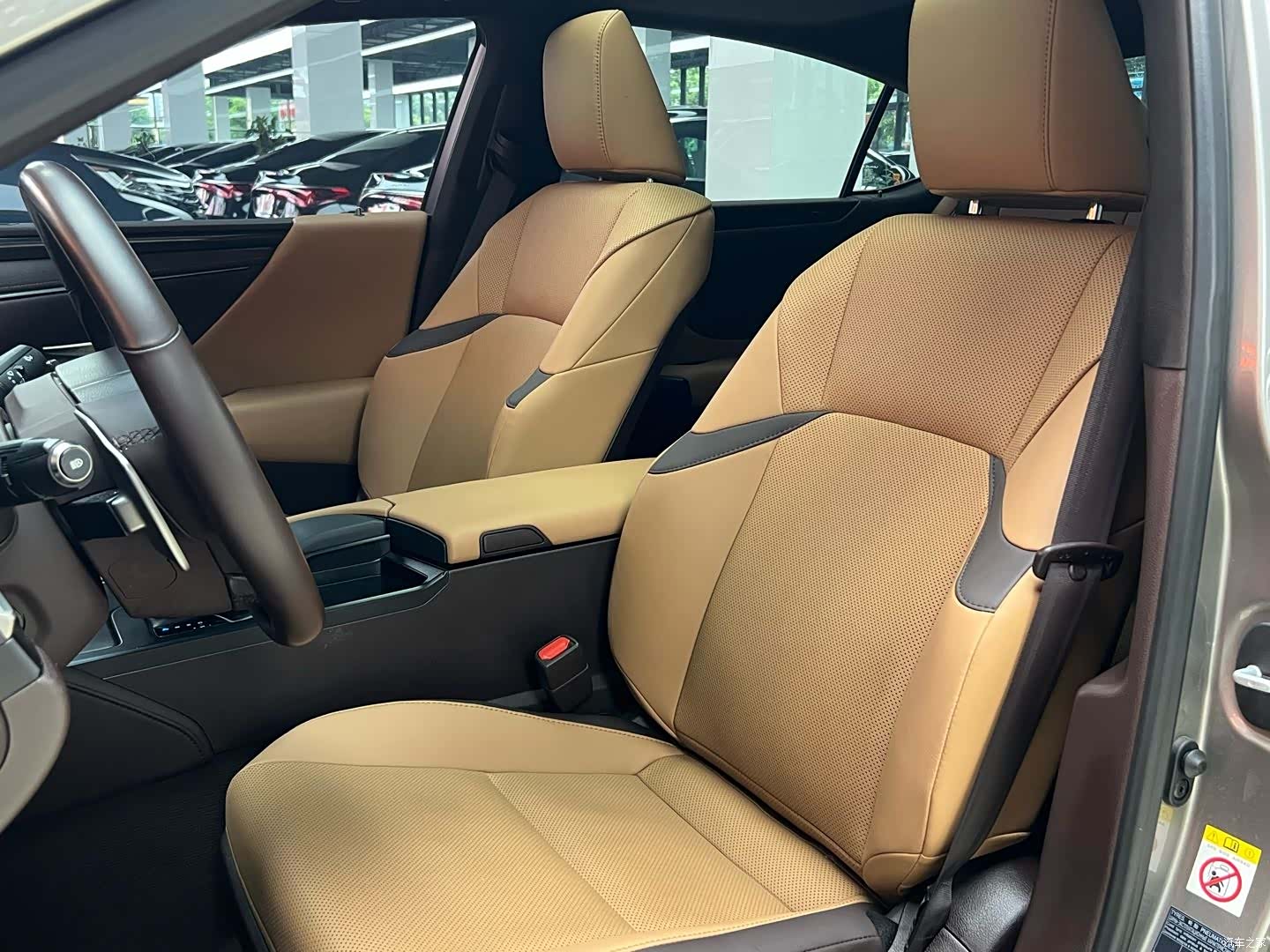 Lexus ES, 2019 9