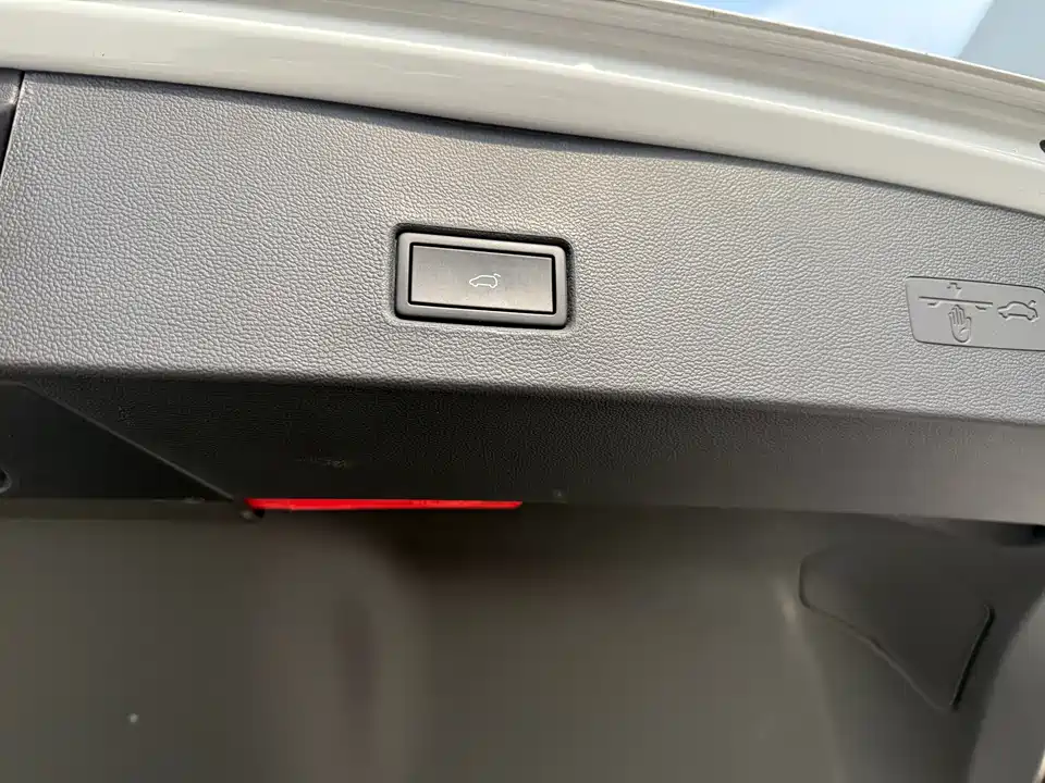 Volkswagen T-ROC exploring Songs