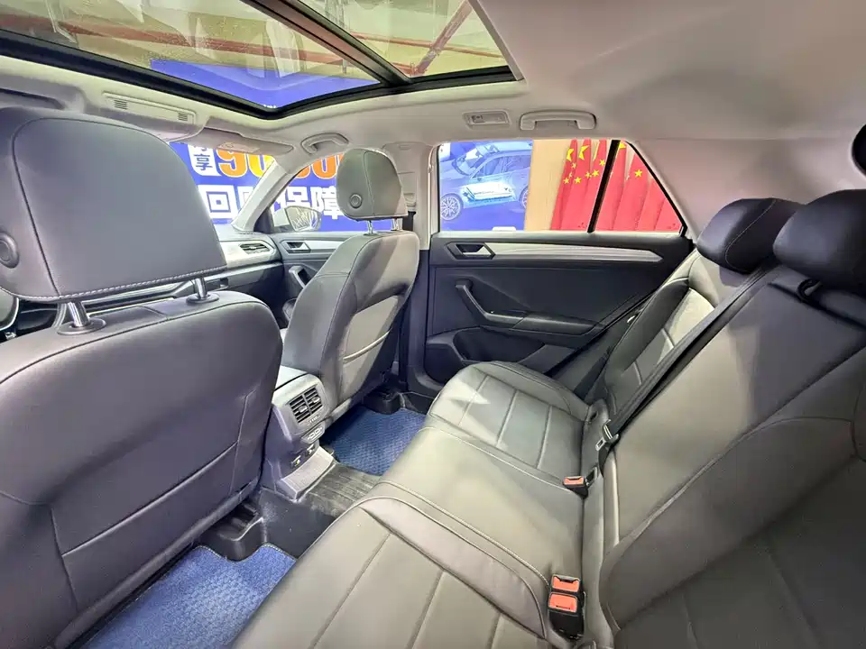 Volkswagen T-ROC exploring Songs