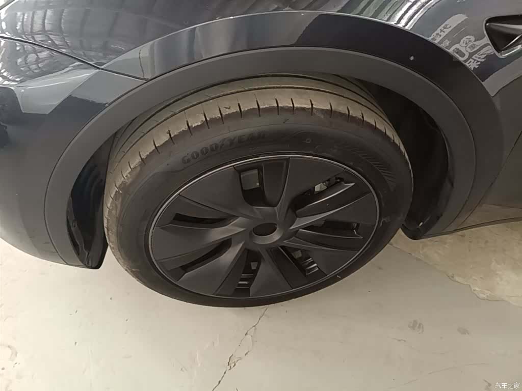 Tesla Model Y, 2024 23