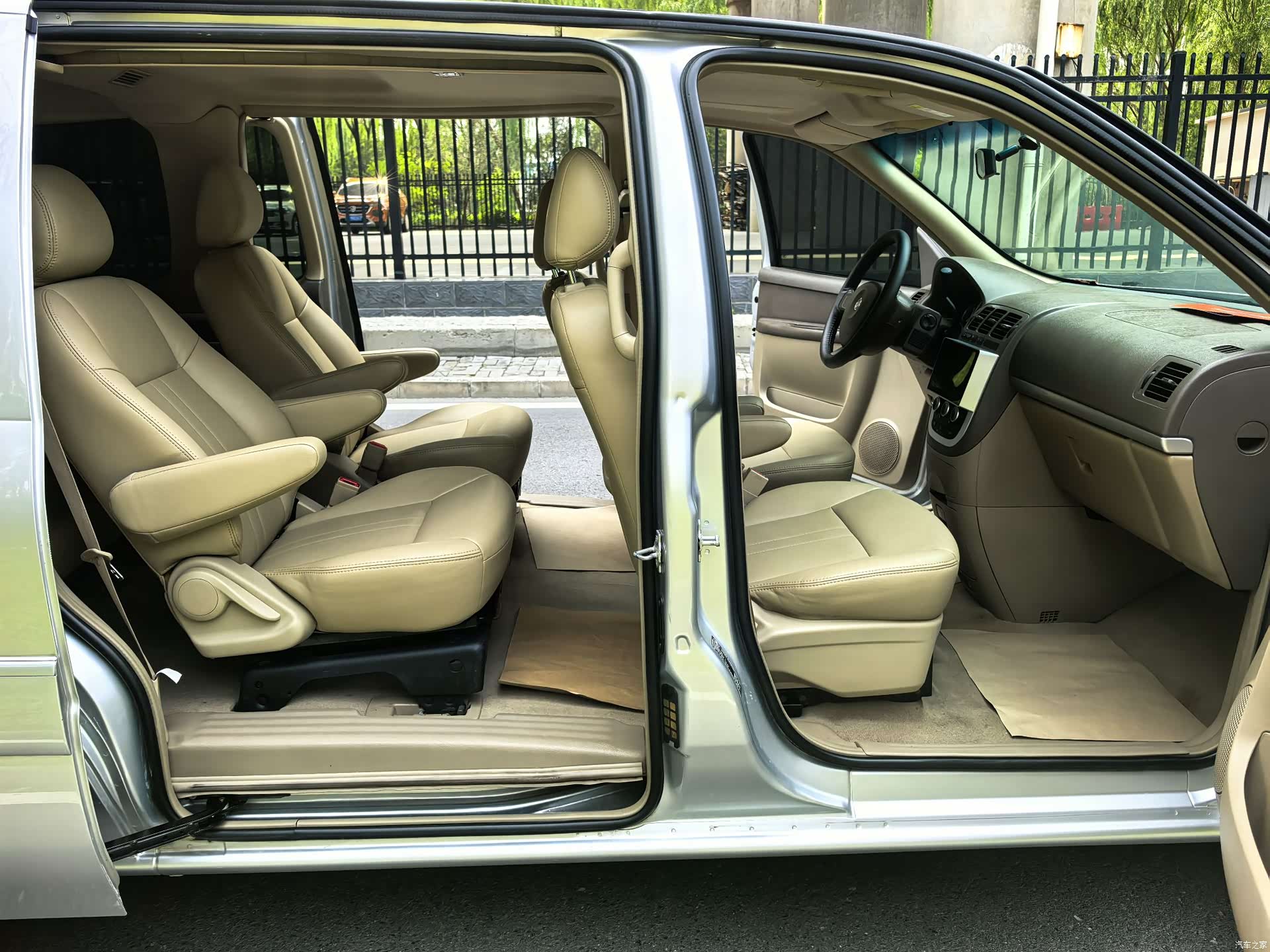 Buick GL8, 2017 10