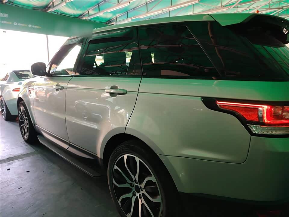 Land Rover Range Rover Sport Land Rover Range Rover Sport