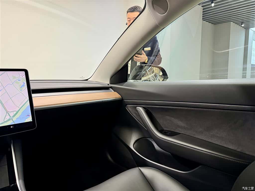 Tesla Model 3, 2020 27