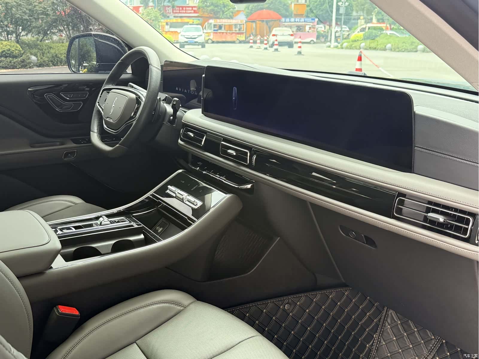 Lincoln Aviator, 2025 13