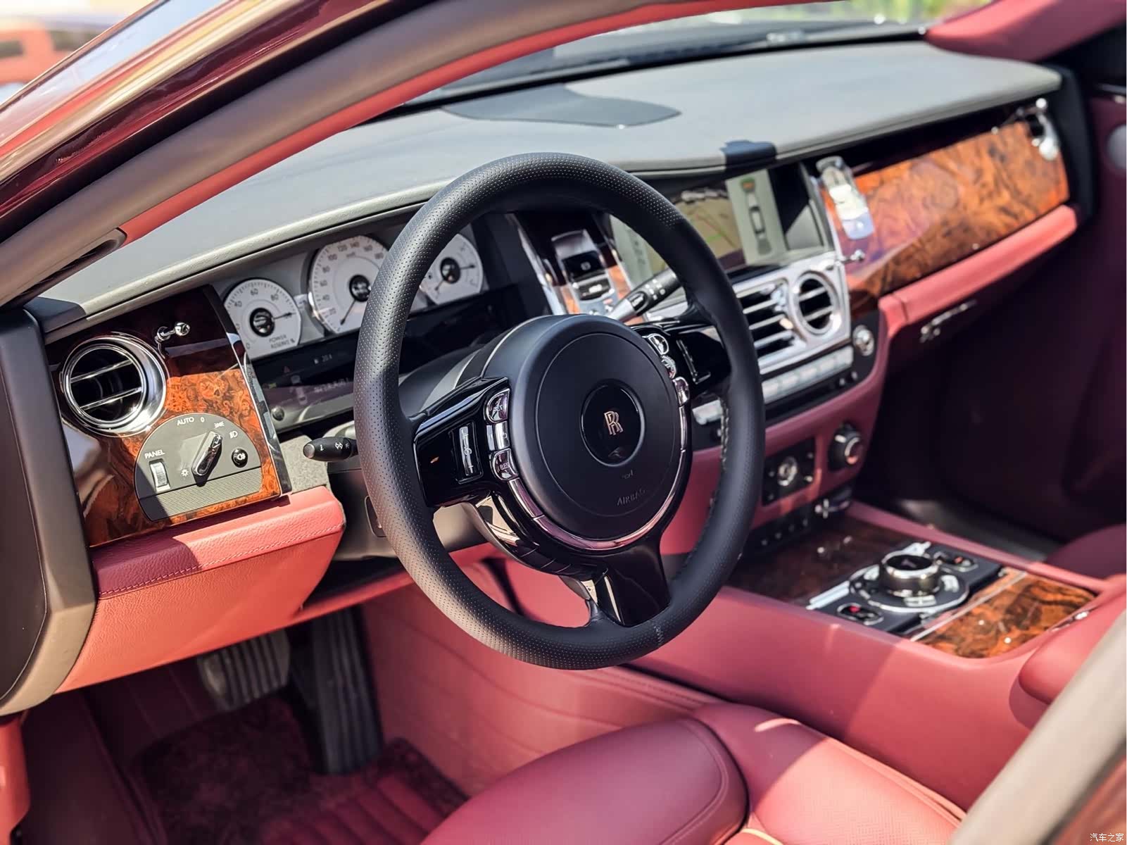 Rolls-Royce Ghost, 2016 4
