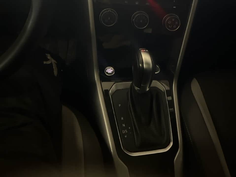 Volkswagen T-ROC exploring Songs