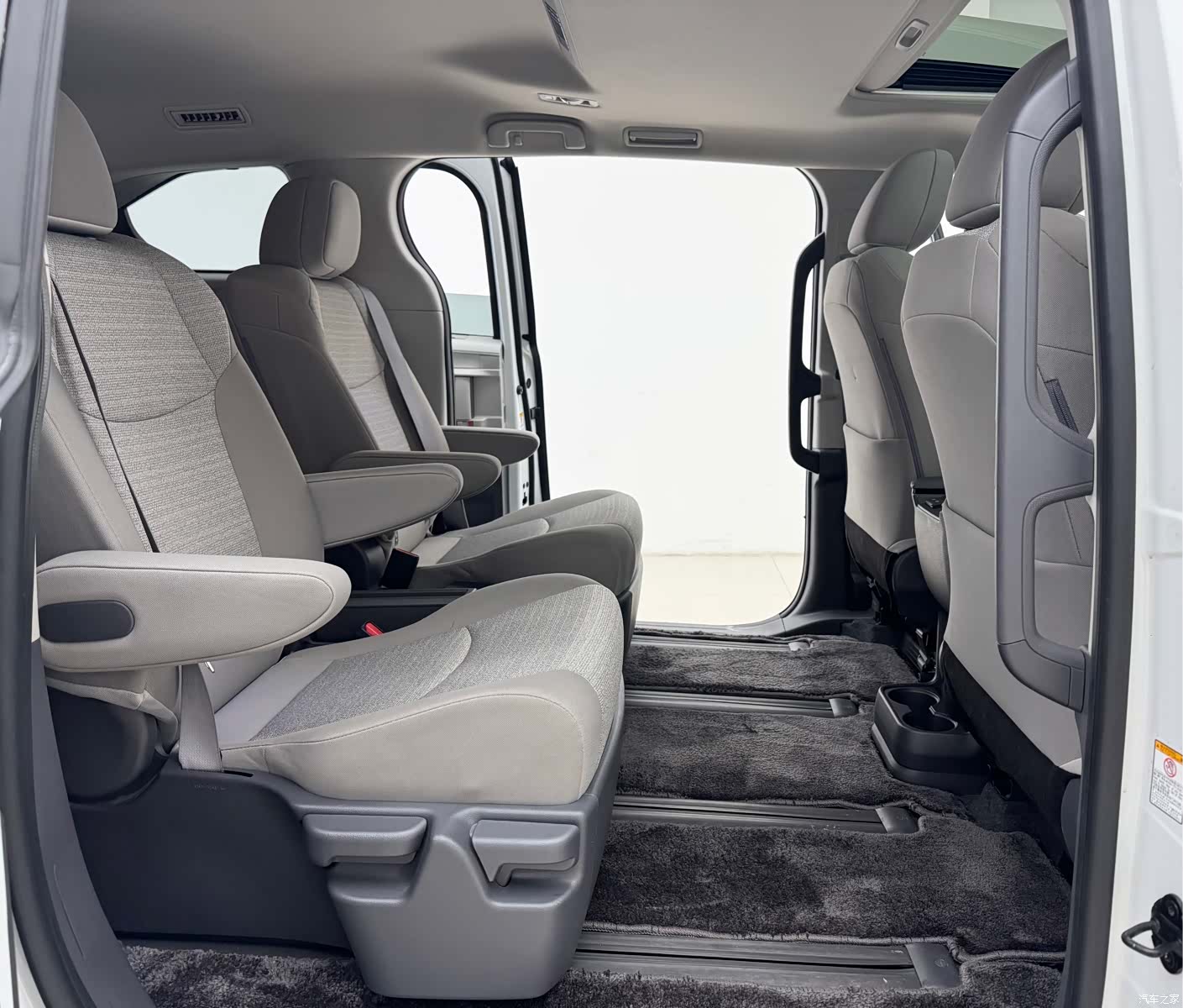 Toyota Sienna, 2022 11
