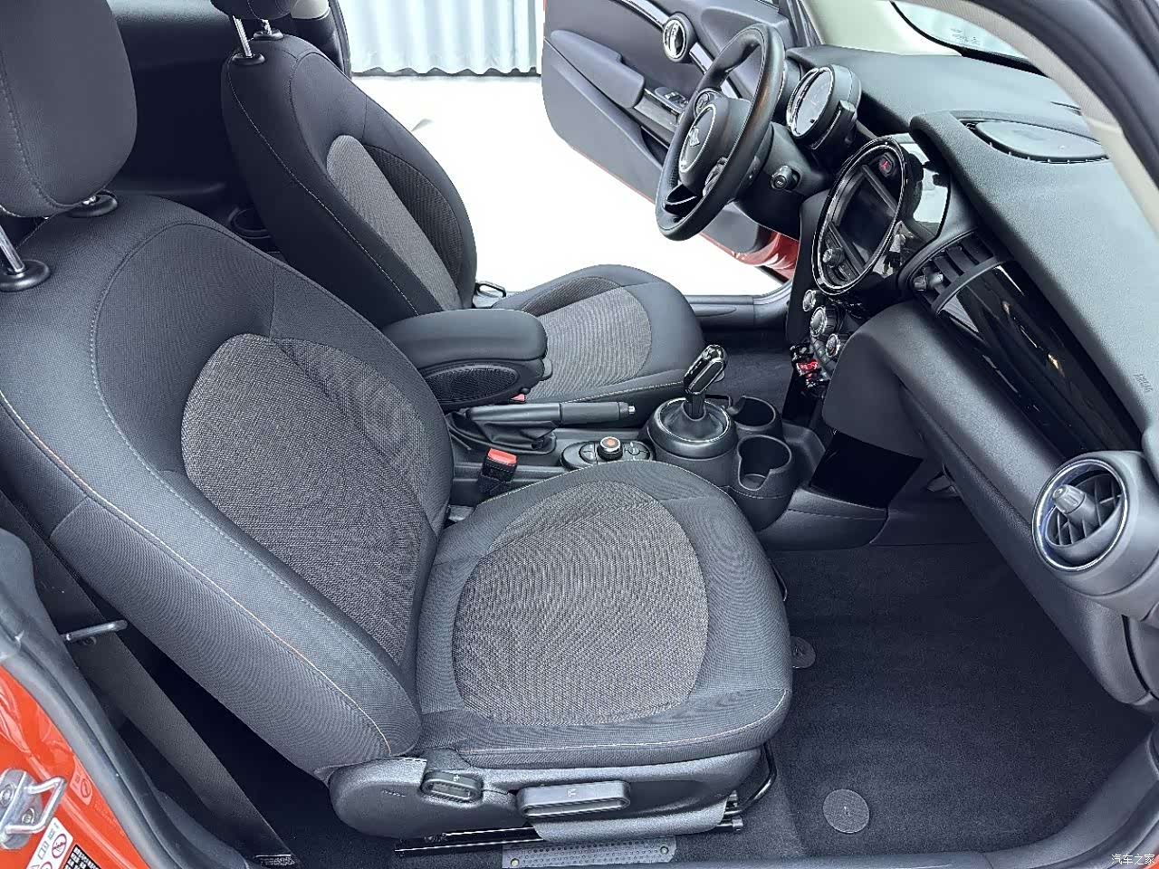 Mini ONE, 2019 9