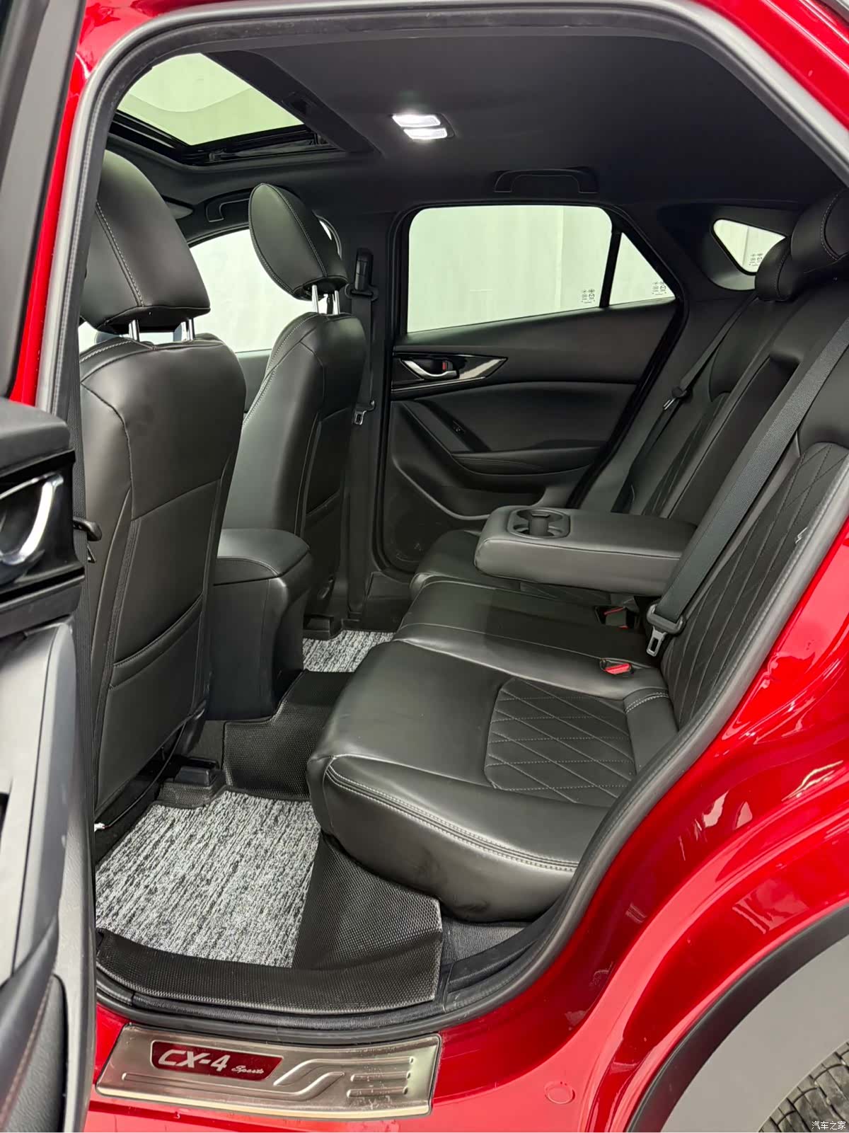 Mazda CX-4, 2023 12