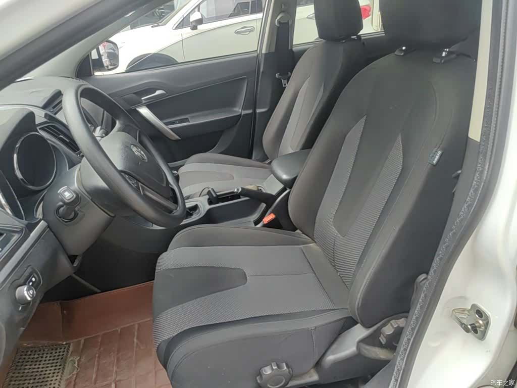 MG MG5, 2015 8