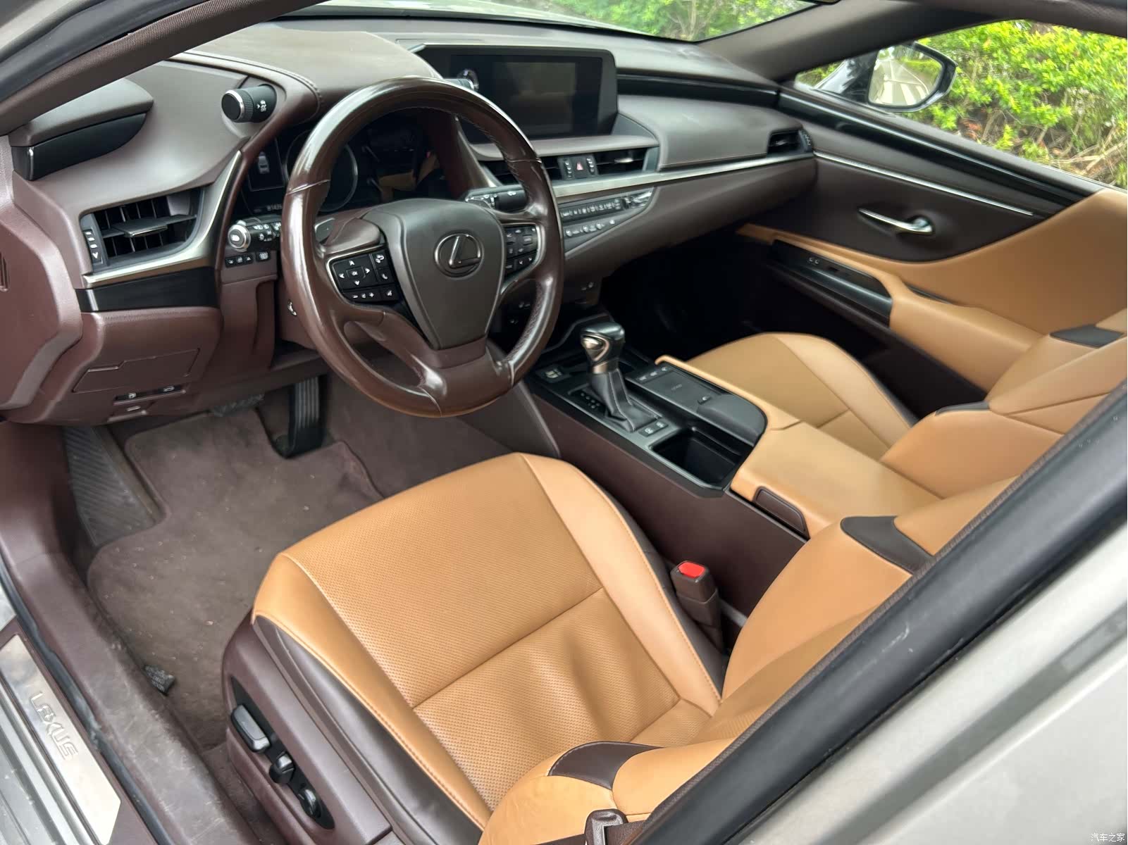 Lexus ES, 2020 4