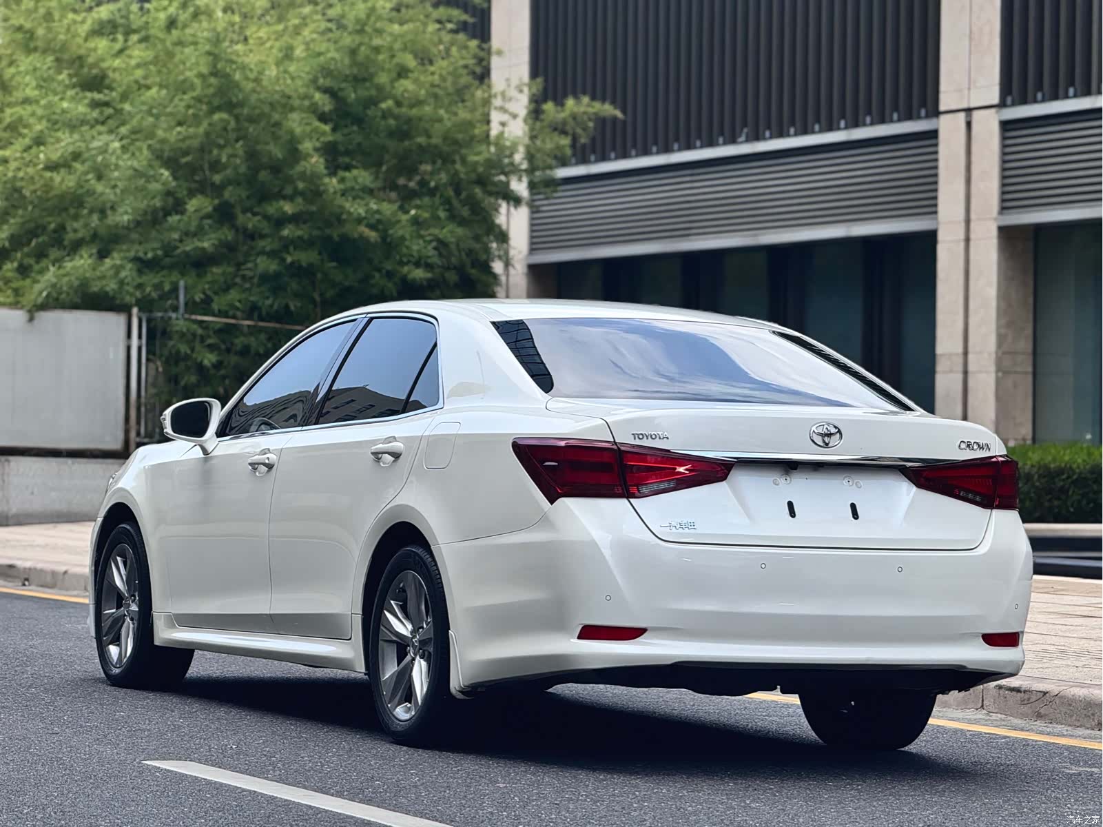 Toyota Crown, 2016 4