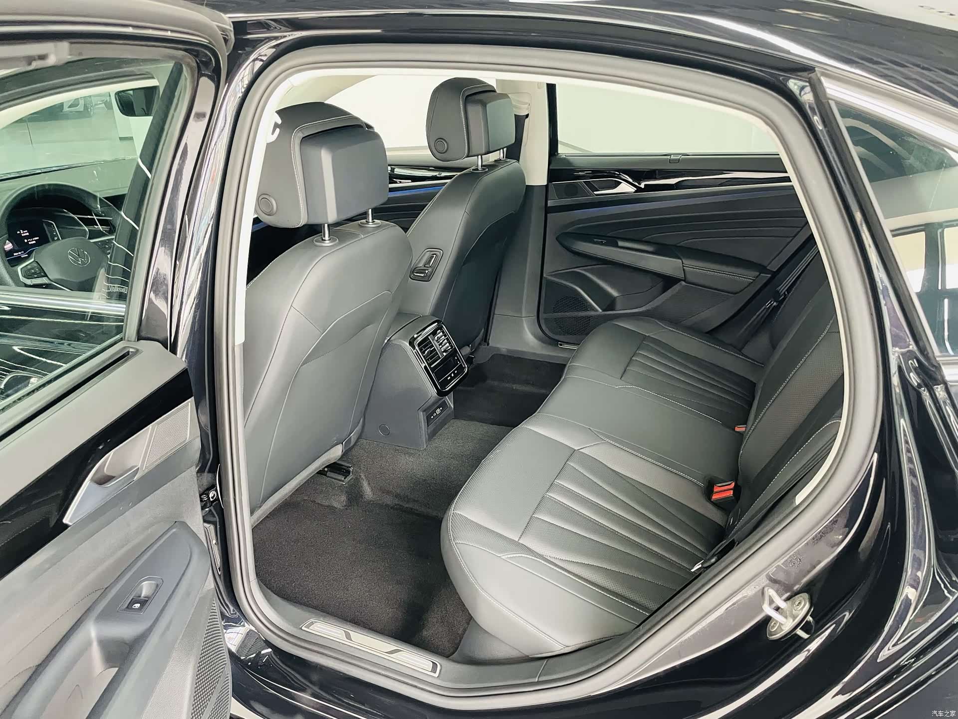 Volkswagen Passat, 2025 9