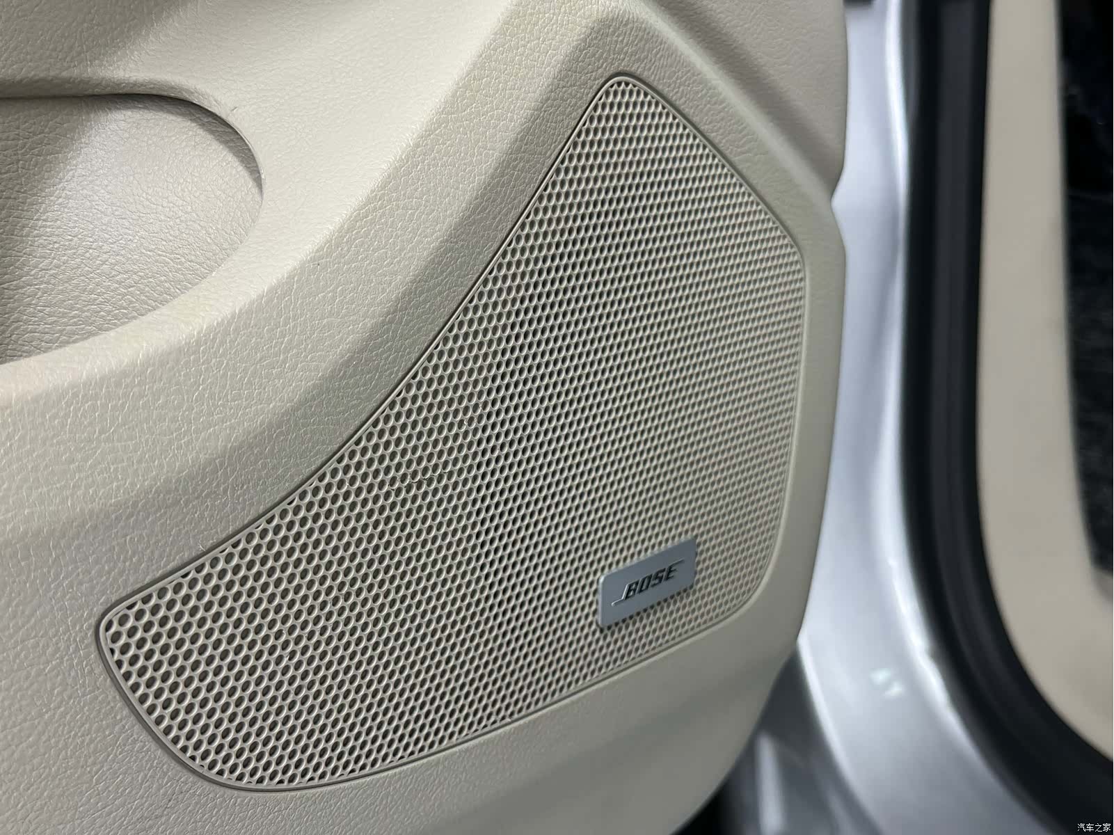 Buick GL8, 2011 12