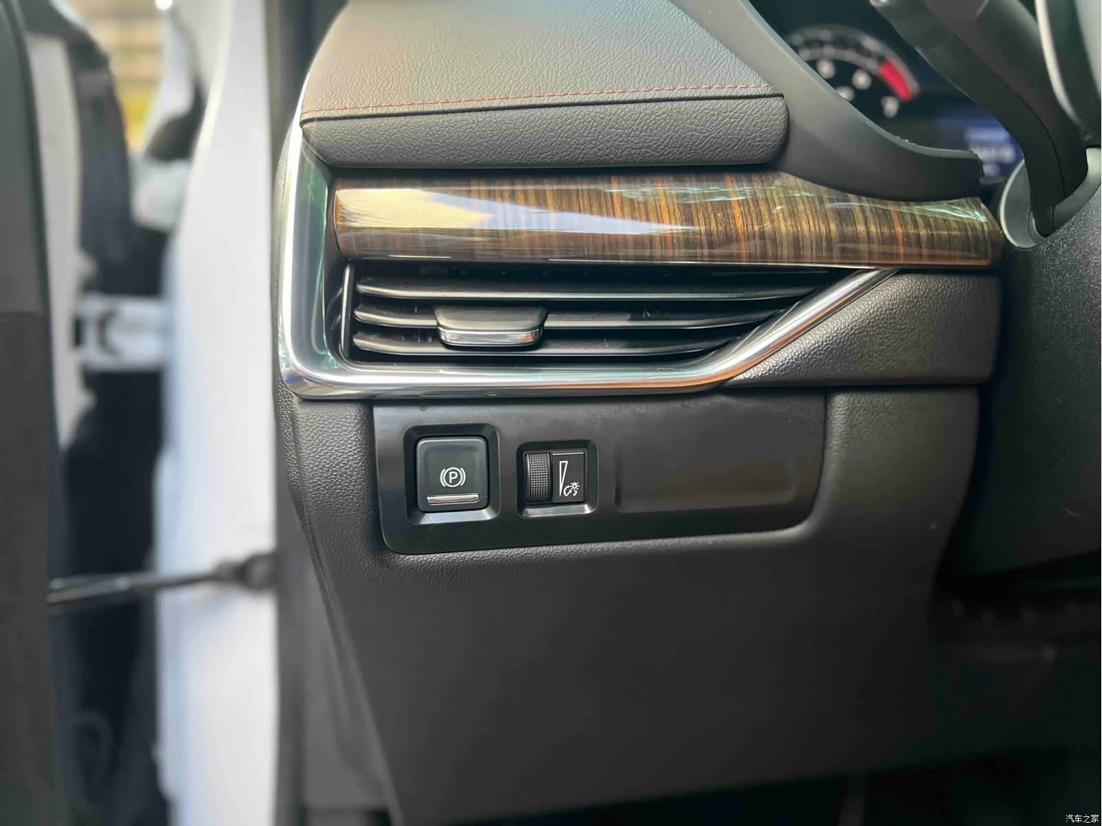 Cadillac XT4, 2023 25