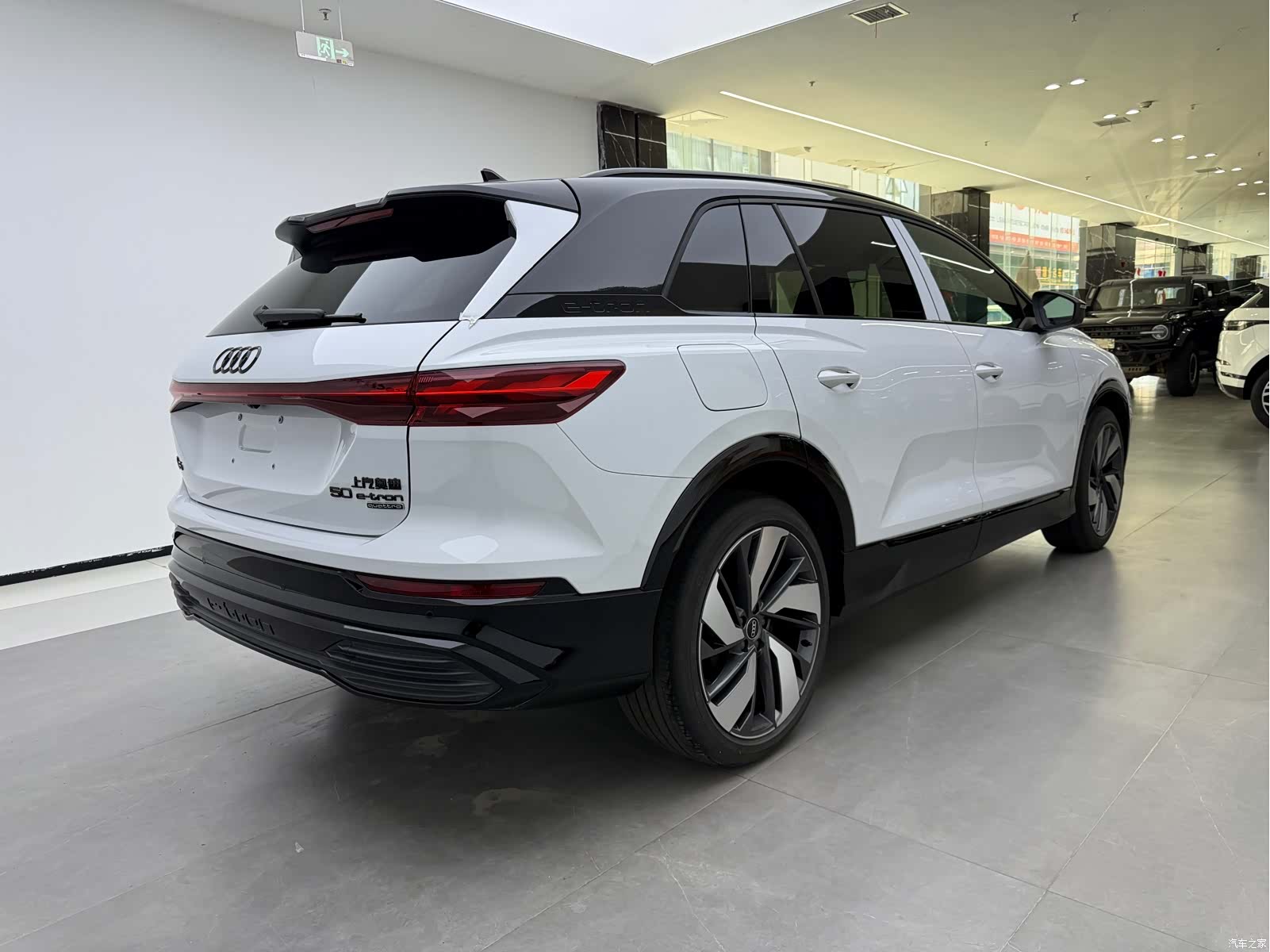 Audi Q5 e-tron, 2024 3
