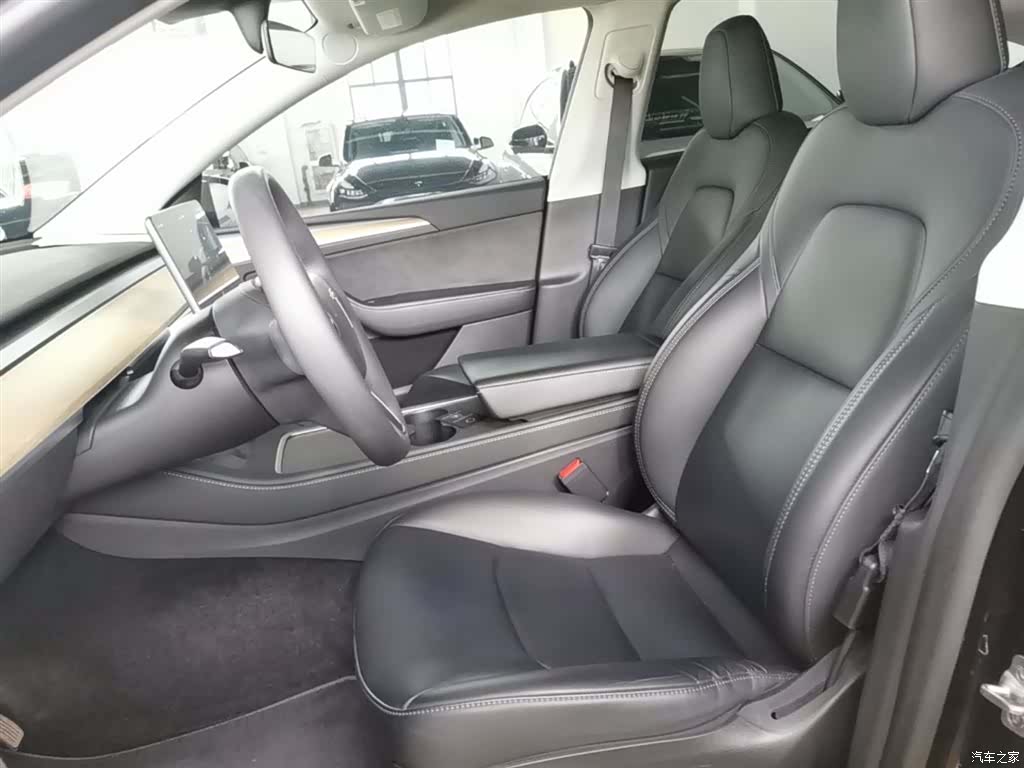 Tesla Model Y, 2023 15