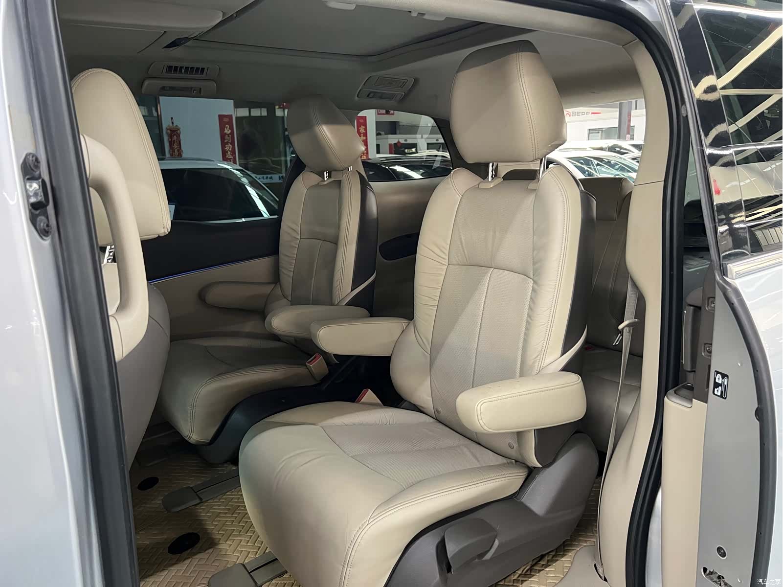 Buick GL8, 2013 7