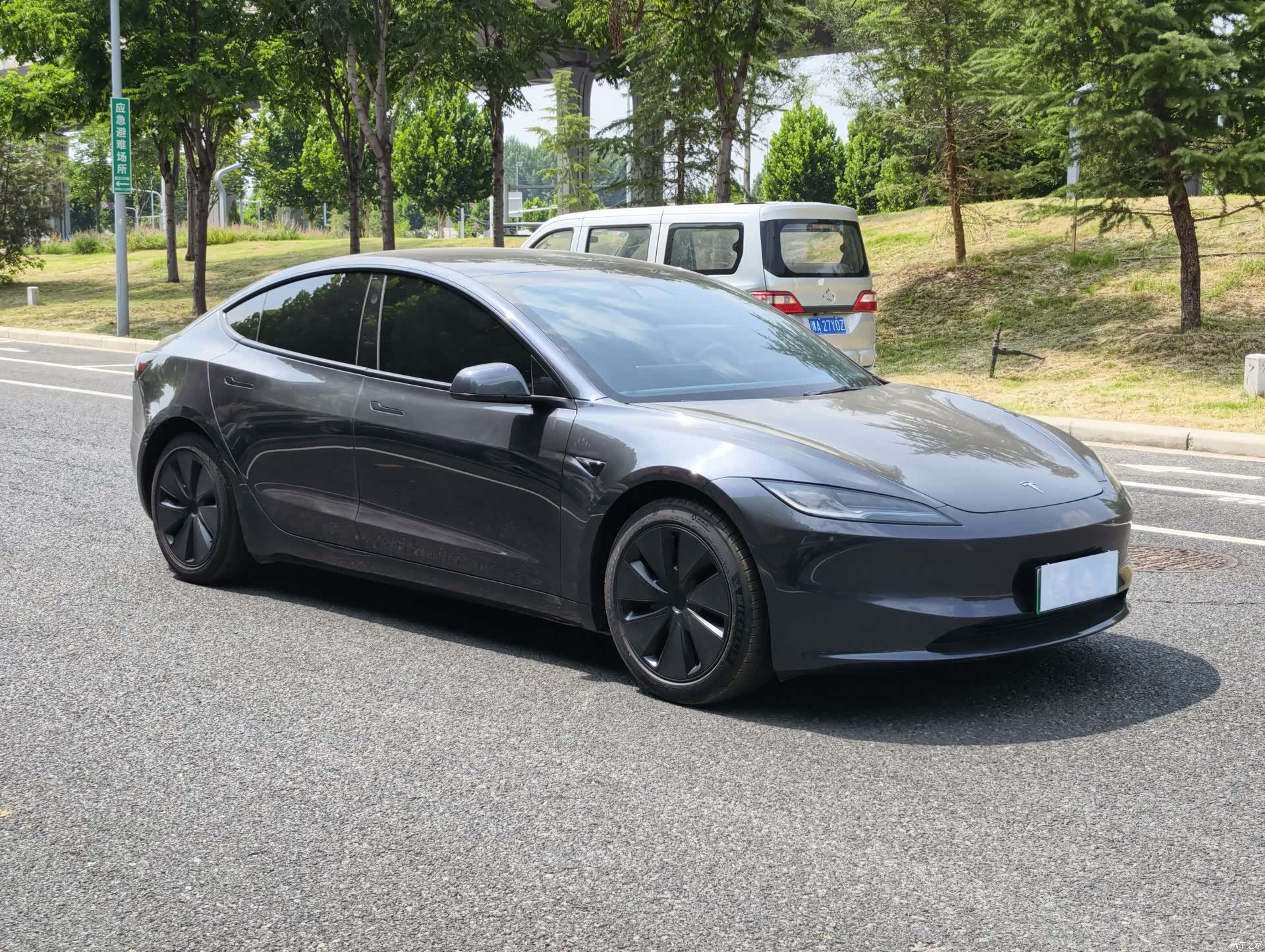 Tesla Model 3, 2025 3