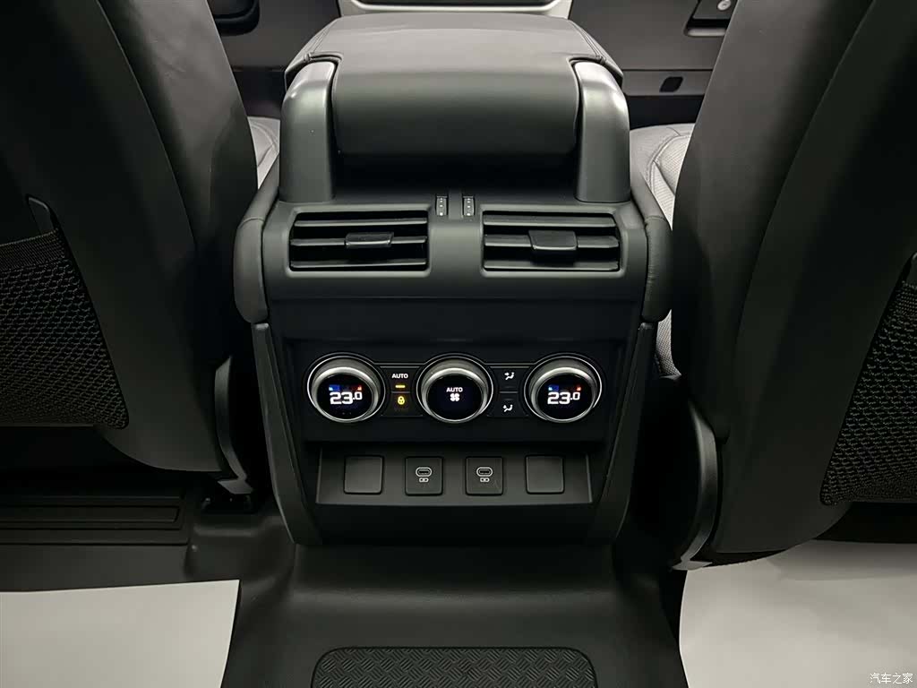 Land Rover Defender, 2024 24