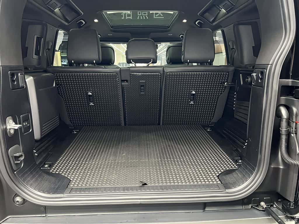 Land Rover Defender, 2024 28